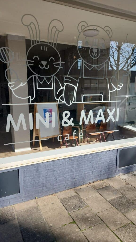 Mini Maxi café aan Heeswijkplein: van idee naar waarheid logo